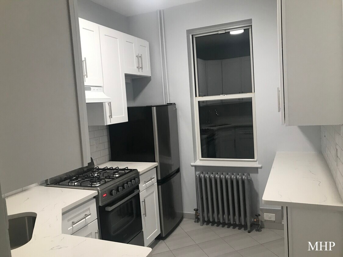Primary Photo - 135 Russell St