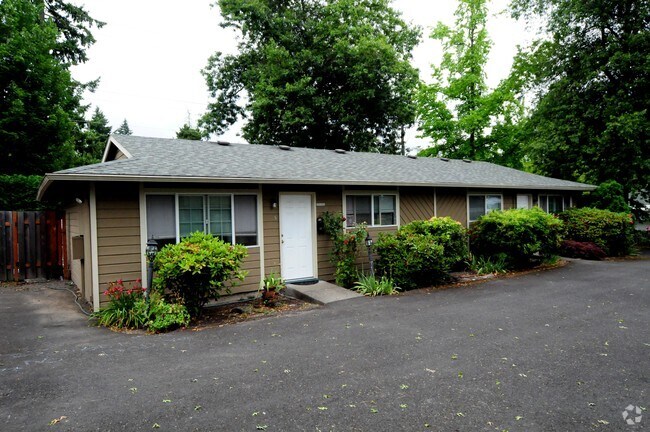 Foto del edificio - 13270 SW Allen Blvd