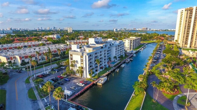 Foto del edificio - 1650 NE 115th St