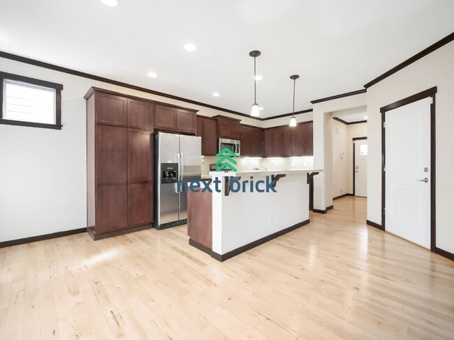 Building Photo - 3 Bed 2.5 Bath Single-family House Available for Rent!