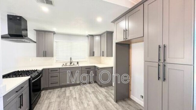 Building Photo - 15720 Reed Dr