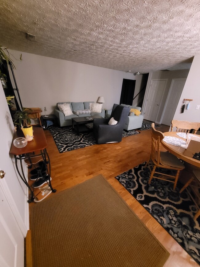 Shared 1st Floor Living Area - 10 Ironstone Ct