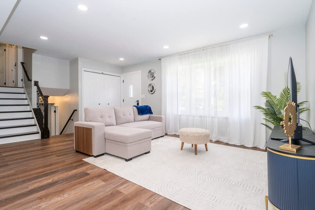 Foto principal - 788 N Emroy Ave
