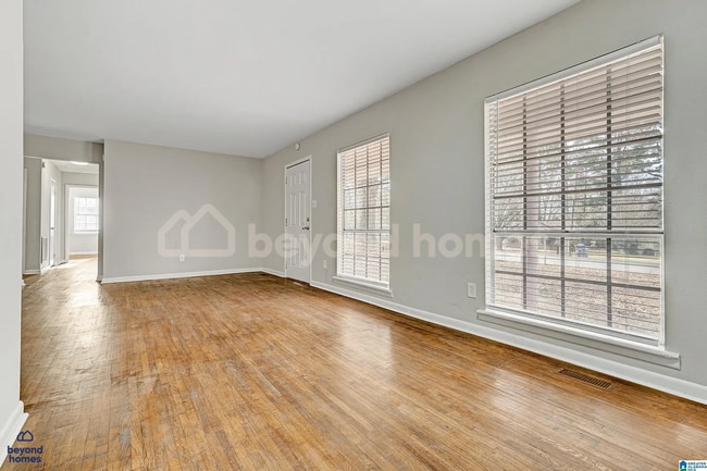 Foto del edificio - 4012 Hazelwood Rd