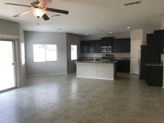 Building Photo - Beautiful DR Horton Home in Centennial Hil...
