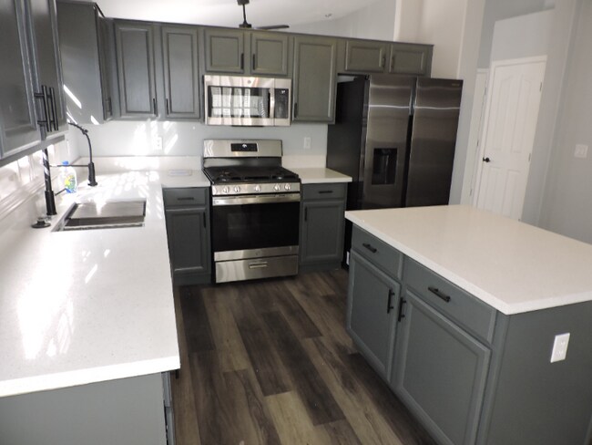 Building Photo - 217 Sandpiper Village Way