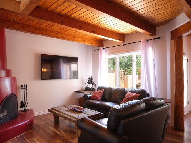 Building Photo - 501 Rio Grande Ave