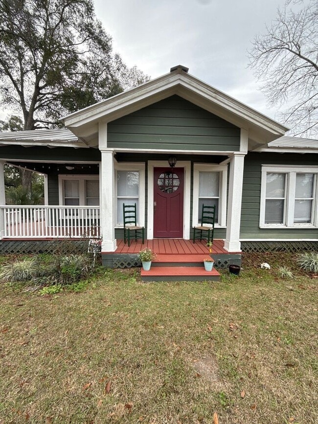 Building Photo - 323 W 6th Ave