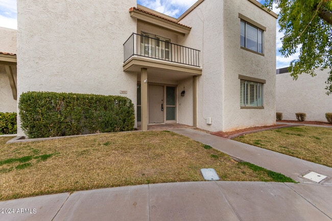 Building Photo - 7820 E Vernon Ave