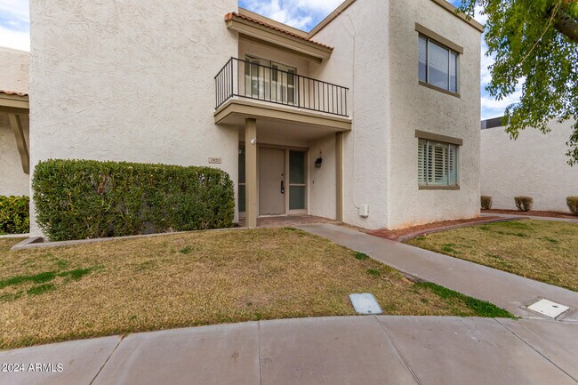 Foto del edificio - 7820 E Vernon Ave