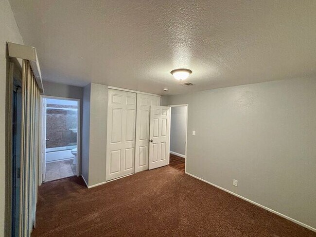 Foto del edificio - 3+ Bed 2 Bath House in Richmond -- AVAILABLE NOW !!