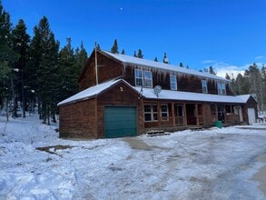 Building Photo - 427 N Oak St