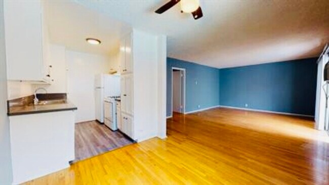 Foto del edificio - 425 N Hobart Blvd