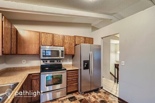 Building Photo - 10810 Linwood Forest Dr, Champlin, MN, 55316