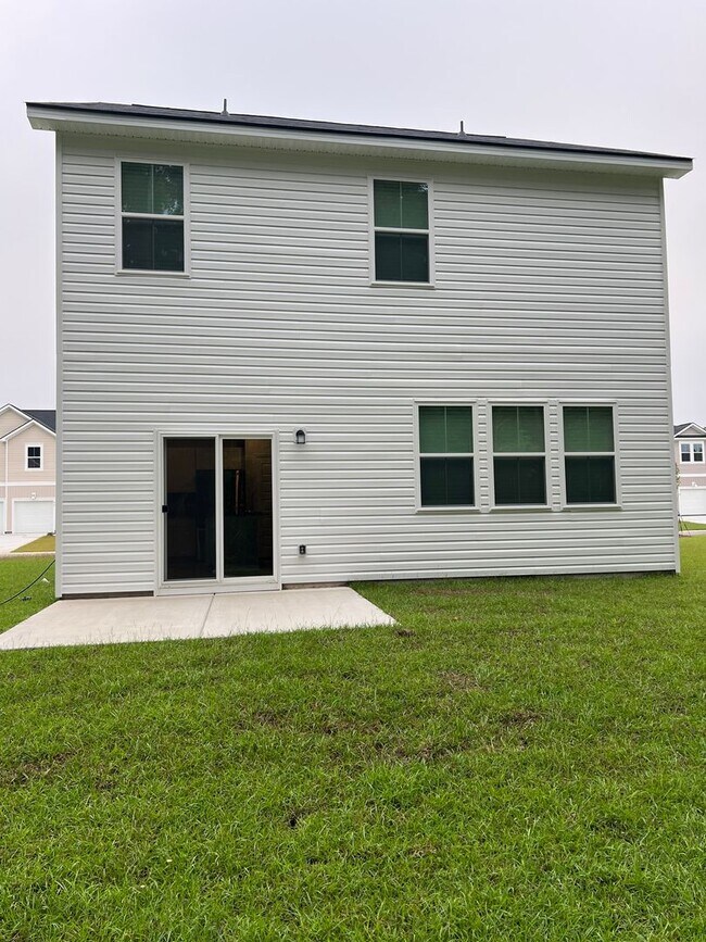 Building Photo - Brand New Home in Waterway Commons – 4BR /...