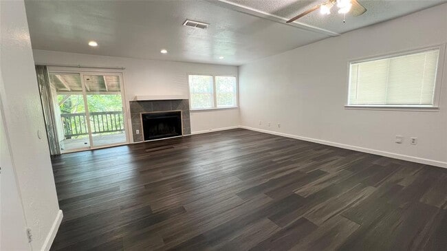 Building Photo - 3601 N Hills Dr