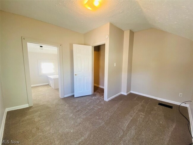 Building Photo - 748 Merton Ave