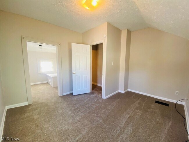 Foto del edificio - 748 Merton Ave
