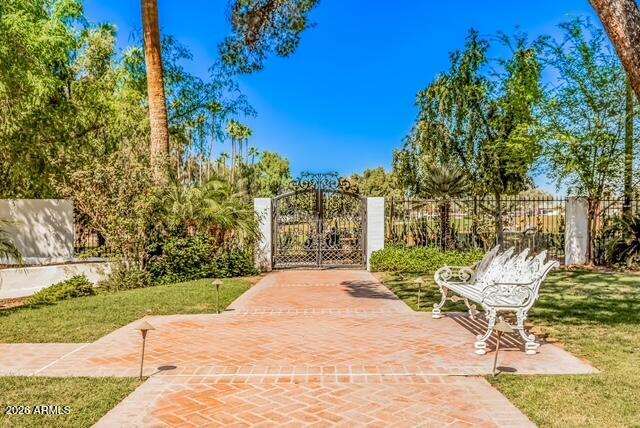 Building Photo - 35 S Fairway Ct