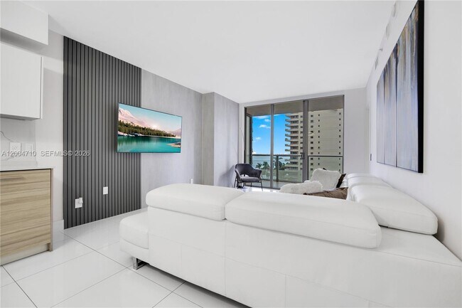 Foto del edificio - 1300 Brickell Bay Dr