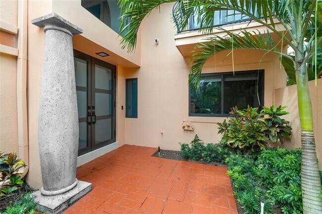 Foto del edificio - 6381 Via Rosa
