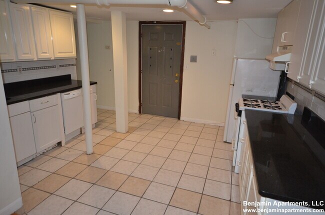 Building Photo - 171 Hemenway St