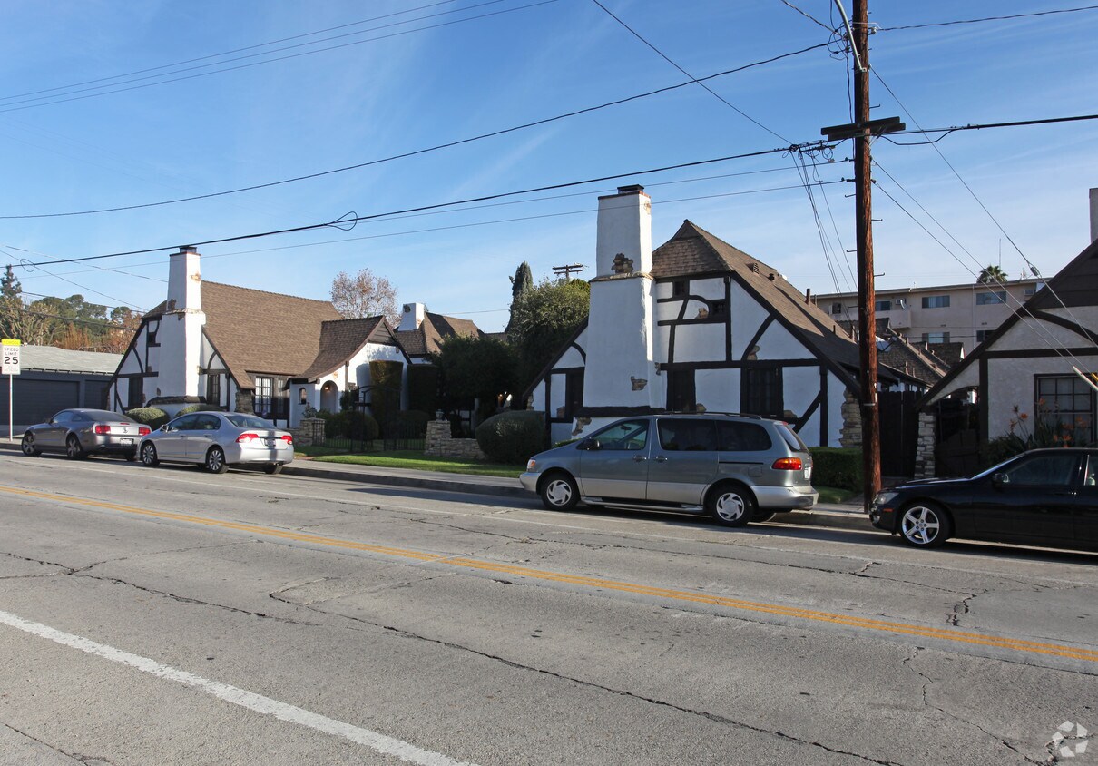 Primary Photo - 2906-2912 Griffith Park Blvd