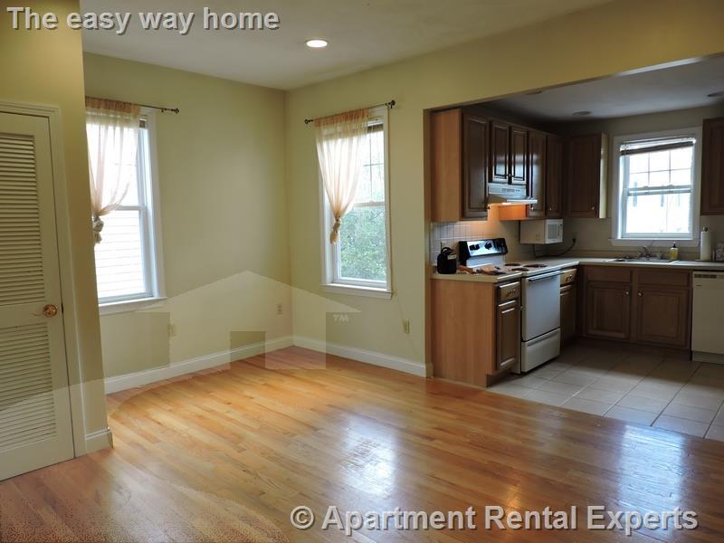 Primary Photo - 466 Green St
