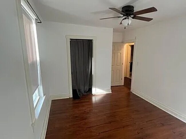 Foto del edificio - 317 E St Joseph St