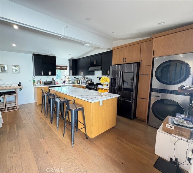 Foto del edificio - 7257 Wilbur Ave