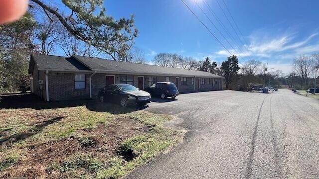 Building Photo - 147 Eastview Ave