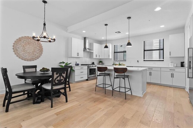 Foto del edificio - 2511 N Grady Ave