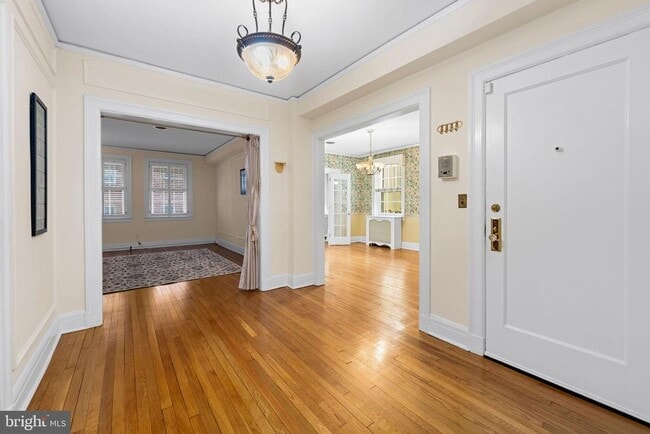 Building Photo - 3401 Greenway