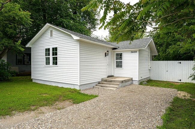 Building Photo - 3609 NW 13th St