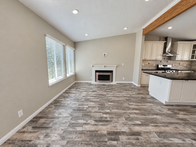 Building Photo - 636 Buckeye Dr