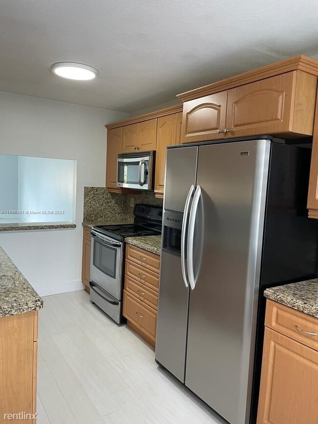 Building Photo - 3 br, 2 bath House - 153 Lakeview Dr Apt 201