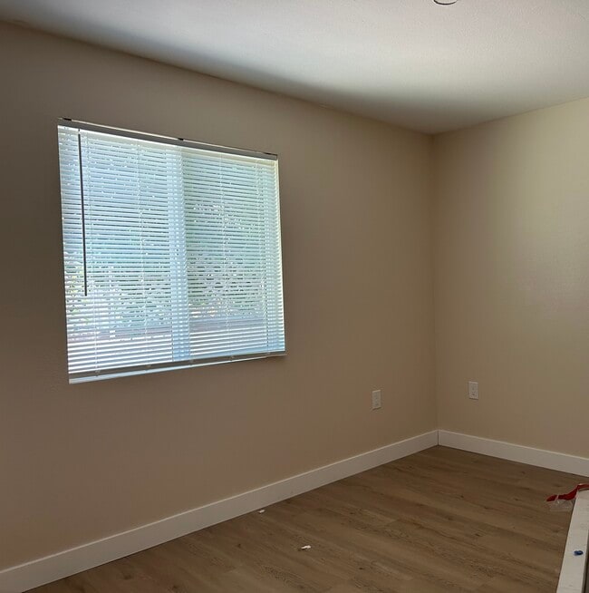 Building Photo - 3096 N Stoddard Ave