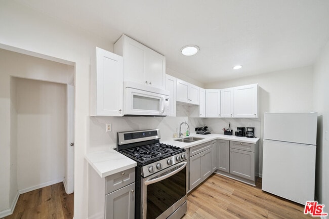 Foto del edificio - 1163 W 38th St