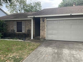 Building Photo - 447 El Toro Ln