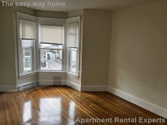 Building Photo - 100 River St