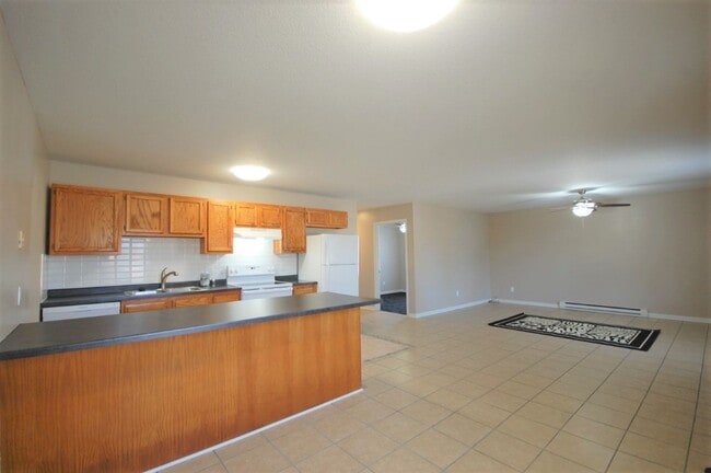 Building Photo - 105-107 South Plum