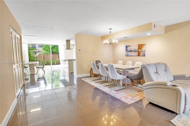 Building Photo - 2421 NE 10th St