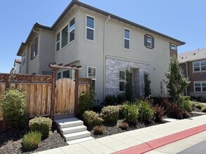Building Photo - 64 E Frost Dr