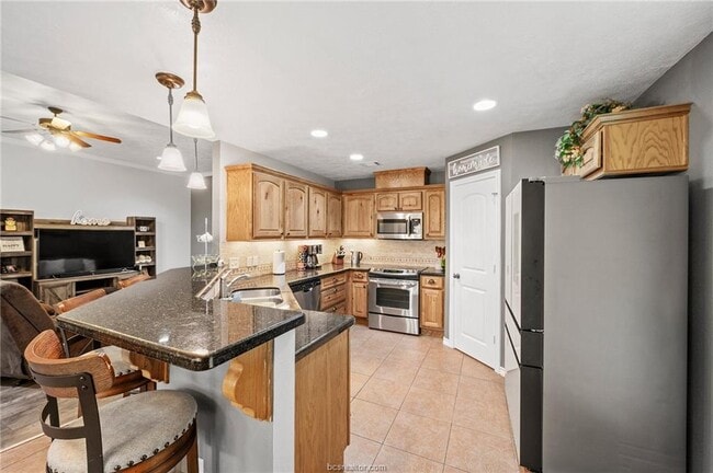 Foto del edificio - 912 Emerald Dove Ave