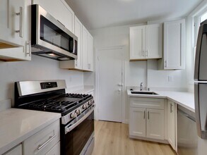 Building Photo - 1111 Jones St
