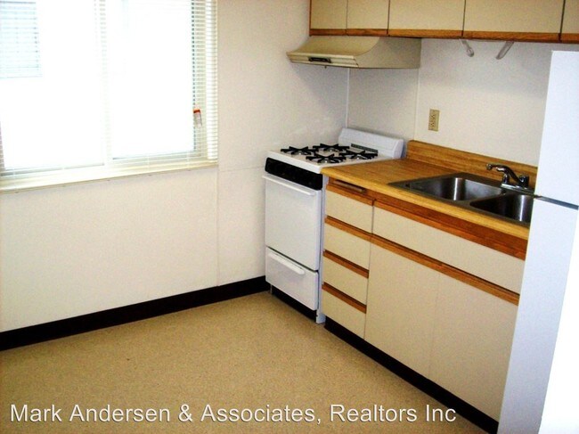 Building Photo - 838-838 N Azusa Ave