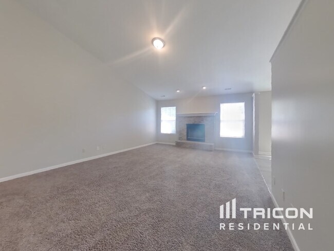 Foto del edificio - 903 Moonlight Ct