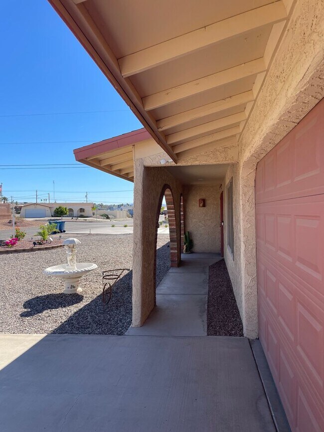 Foto del edificio - OWNER'S SUMMER SPECIAL-$300 OFF first 3 months! Sparkling Pool Home!