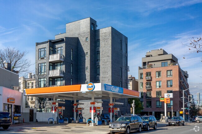 Building Photo - 214 Green St