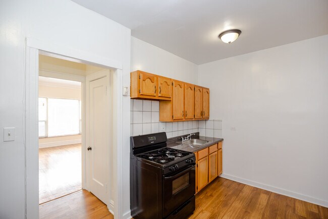 Foto del edificio - 1BR w/Heat!  NO Sec Deposit!  51st King Dr